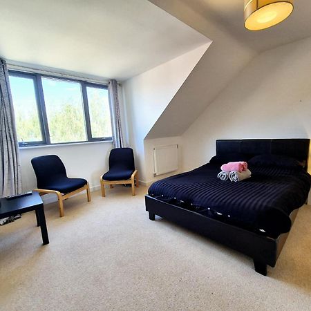 Explore London: 2 Bedroom House In Wood Green מראה חיצוני תמונה
