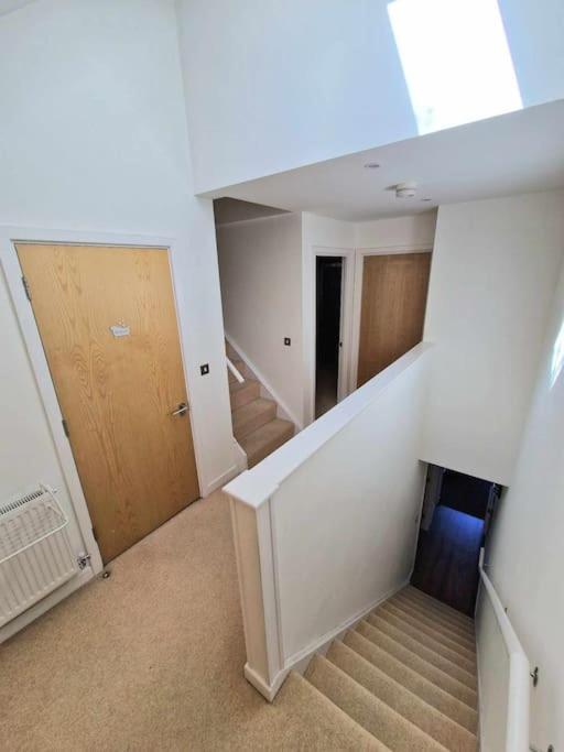 Explore London: 2 Bedroom House In Wood Green מראה חיצוני תמונה