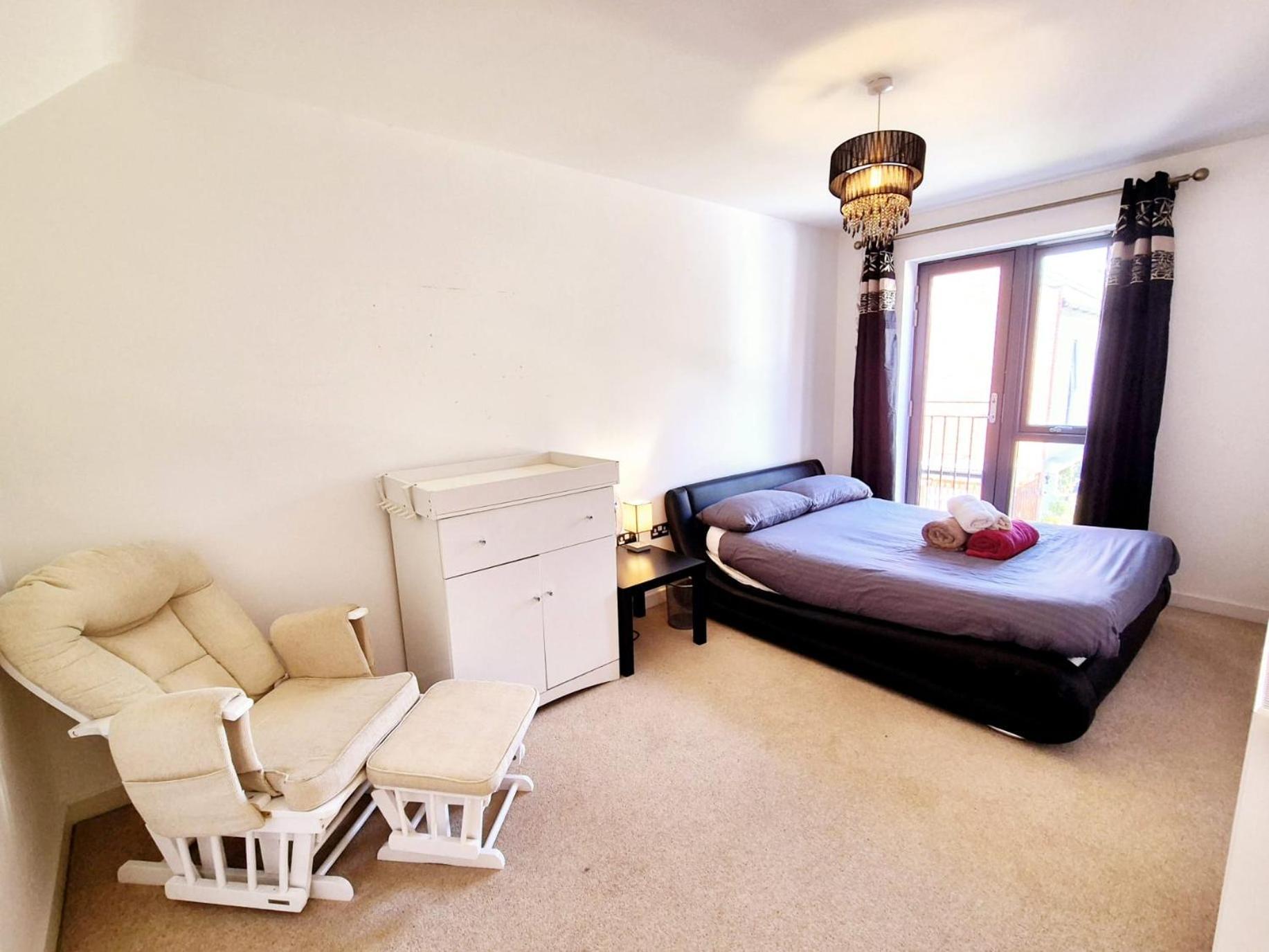 Explore London: 2 Bedroom House In Wood Green מראה חיצוני תמונה
